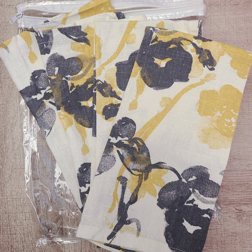Target Threshold Set of (4) Floral Print Cloth Napkins Dining/Table Linens  EUC